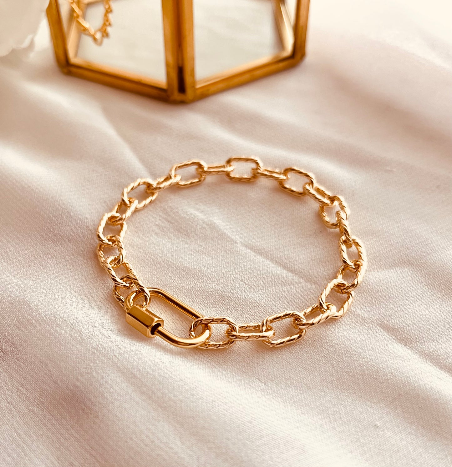 carabiner bracelet, carabiner, gold filled jewelry, gold filled bracelet, gifts, gift for her, birthday gift, holiday gifts, gift ideas, gold bracelet, bracelet