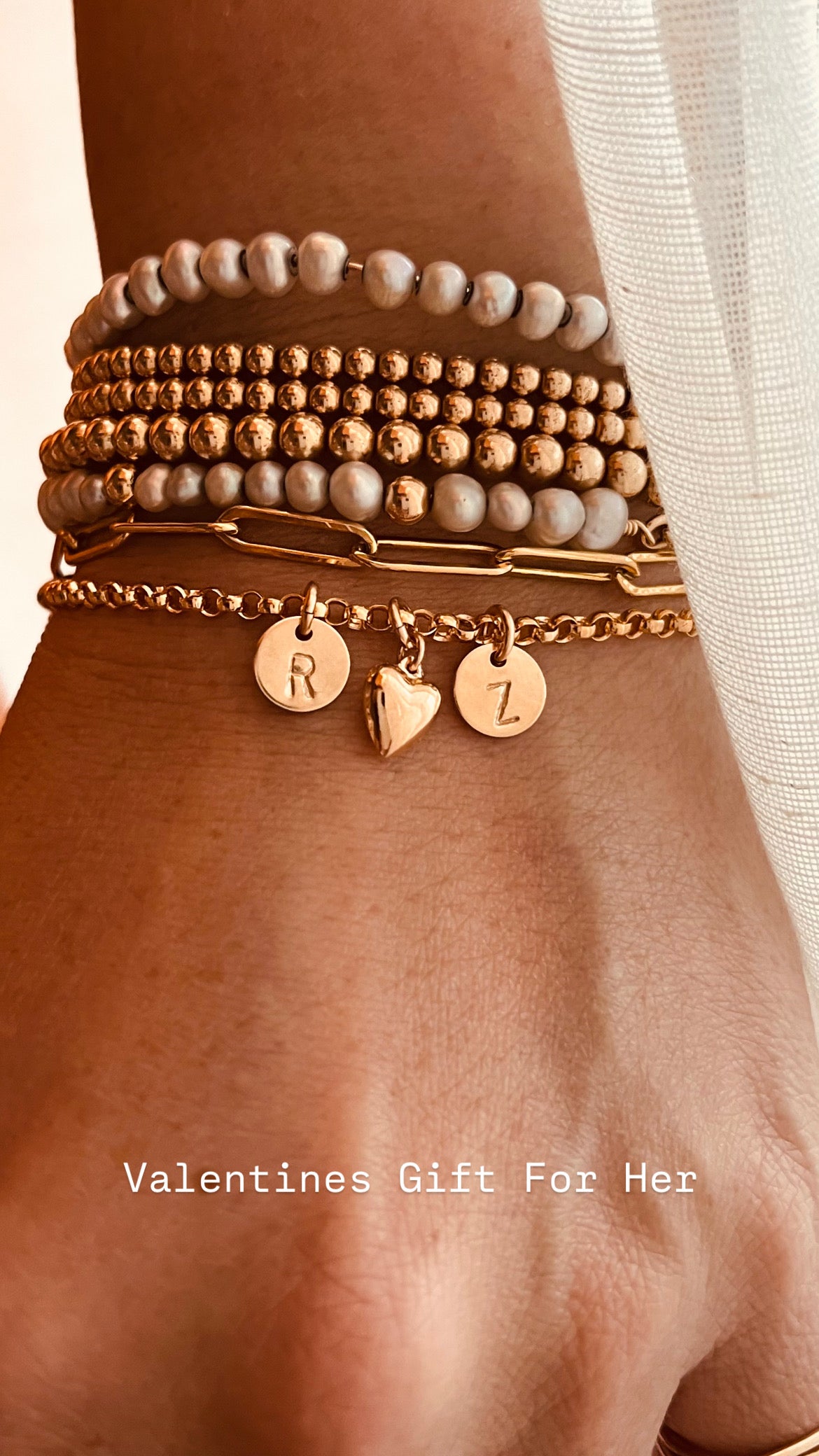Initial Bracelet, 14K Gold Filled Mini Disc Bracelet, Custom initial Bracelet, Personalized Gifts For Her, Custom Jewelry, Grandma Bracelet, Minimalist,
Chain and Link, Monogram and Name, Custom Jewelry, Personalized Gifts, Children Initials Jewelry, Gift For Her, Holiday Gift Ideas, Chain Bracelet, Link Bracelet, Stack bracelets, Gold filled bracelets, Gold Chain Bracelet, Chain and Link, Minimalist Jewelry, Christmas Gift Ideas,