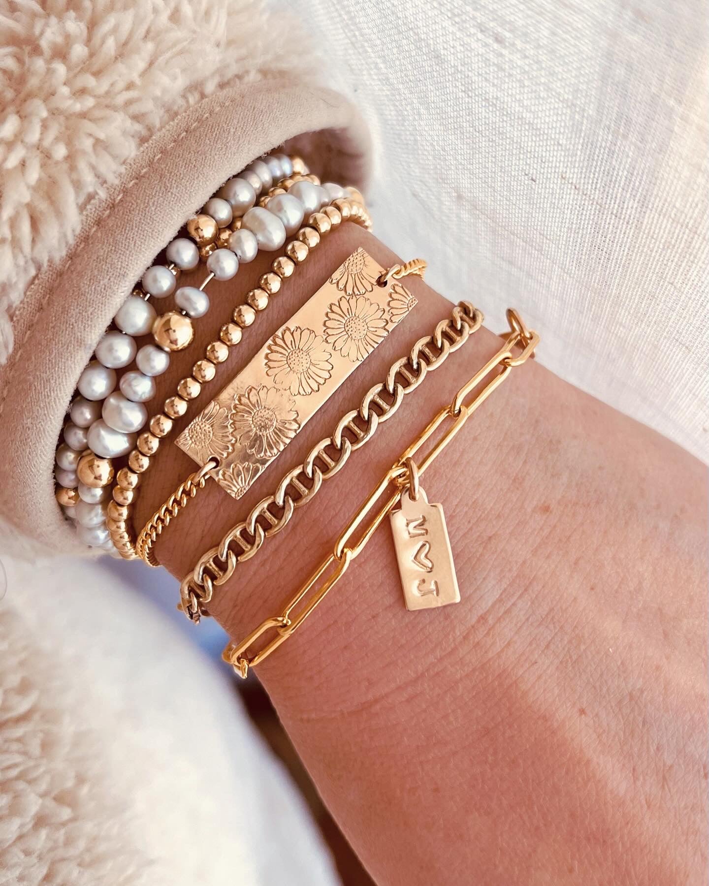 Birth Flower Bar Bracelet, Flower Bar Bracelet, Everyday Wear, Birth Month Bracelet, Birthday Gift, Bridal Gifts, New Mom Gift, Gift For Her, Gold filled bracelets, Gold Chain Bracelet, Chain and Link, Gold chain Bracelet, Minimalist, Gift For Her, Mothers Day Gift Valentines Gift Ideas, Mothers Gift Best Friends Jewelry, Friendship Jewelry, Mothers Gift, Wife Gift Ideas, Sister Gifts