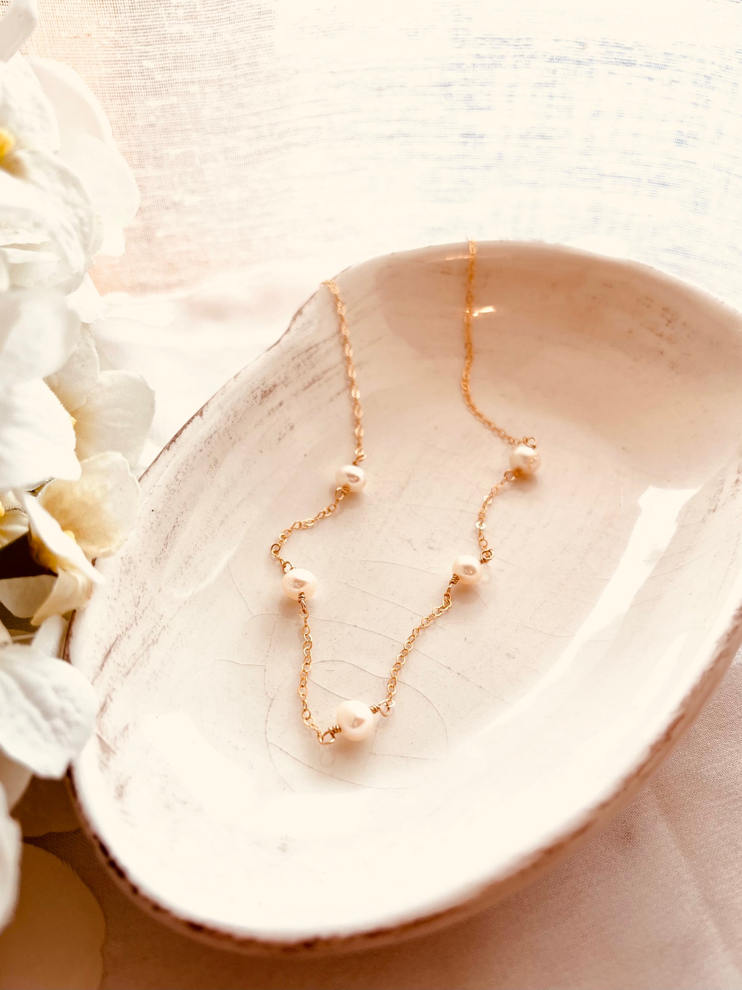 Dainty Pearl Necklace, Pearl Necklace, Dainty Jewelry, Pearl jewelry, Mother’s day’s gift, gift for Mother, gift for her, sister gift, gift for daughter, gifts ideas, Mother’s Day, Bridesmaid gifts, Bridesmaid jewelry, party outfit, everyday jewelry, Christmas present, thanksgiving gift