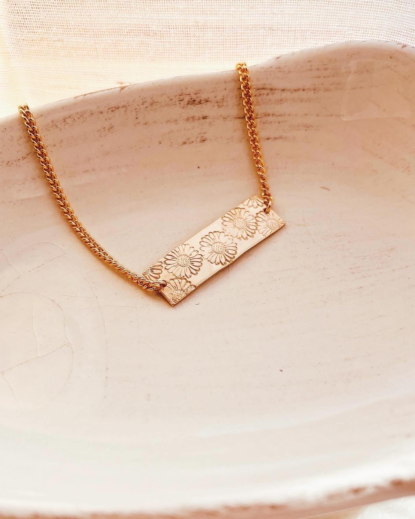 Birth Flower Bar Bracelet, Flower Bar Bracelet, Everyday Wear, Birth Month Bracelet, Birthday Gift, Bridal Gifts, New Mom Gift, Gift For Her, Gold filled bracelets, Gold Chain Bracelet, Chain and Link, Gold chain Bracelet, Minimalist, Gift For Her, Mothers Day Gift Valentines Gift Ideas, Mothers Gift Best Friends Jewelry, Friendship Jewelry, Mothers Gift, Wife Gift Ideas, Sister Gifts