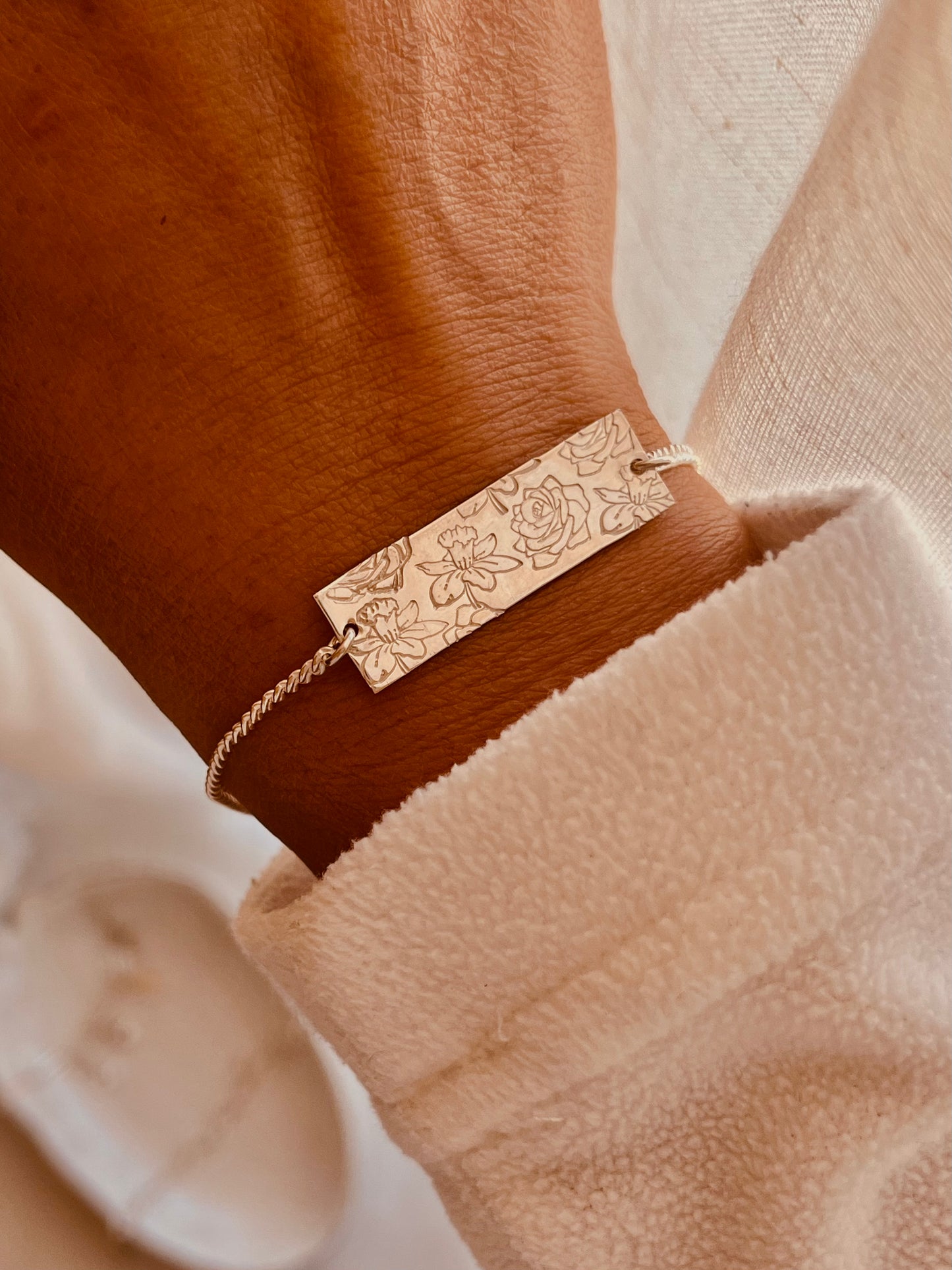 Birth Flower Bar Bracelet, Flower Bar Bracelet, Everyday Wear, Birth Month Bracelet, Birthday Gift, Bridal Gifts, New Mom Gift, Gift For Her, Gold filled bracelets, Gold Chain Bracelet, Chain and Link, Gold chain Bracelet, Minimalist, Gift For Her, Mothers Day Gift Valentines Gift Ideas, Mothers Gift Best Friends Jewelry, Friendship Jewelry, Mothers Gift, Wife Gift Ideas, Sister Gifts