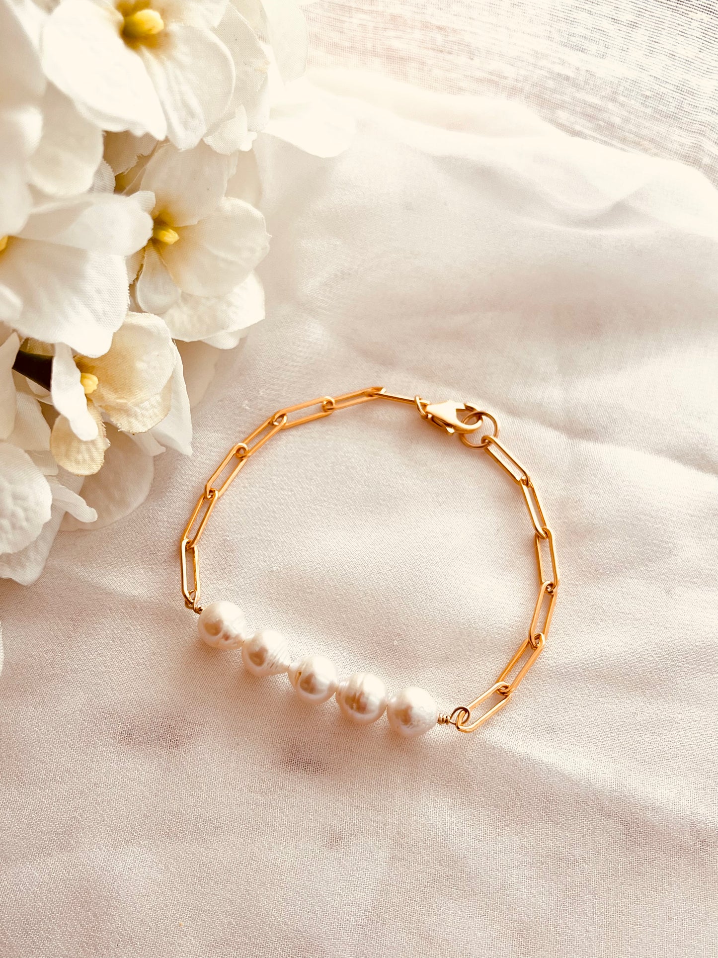 Pearl Paperclip Bracelet, In the Pearl bracelet, Half Pearl Bracelet, 14K Gold Filled Pearl Bracelet, Sterling Silver Pearl Bracelet, Pearl and Paperclip Chain, Minimalist, Wedding Jewelry, mothers Day Gift, Gift For her, Wedding Party Gifts, Bridesmaid Jewelry, Bridal shower gift, Best Friends Jewelry, Friendship Jewelry, Mothers Gift, gift for Mother, Birthday Gifts, Wedding, Christmas, thanksgiving, holidays