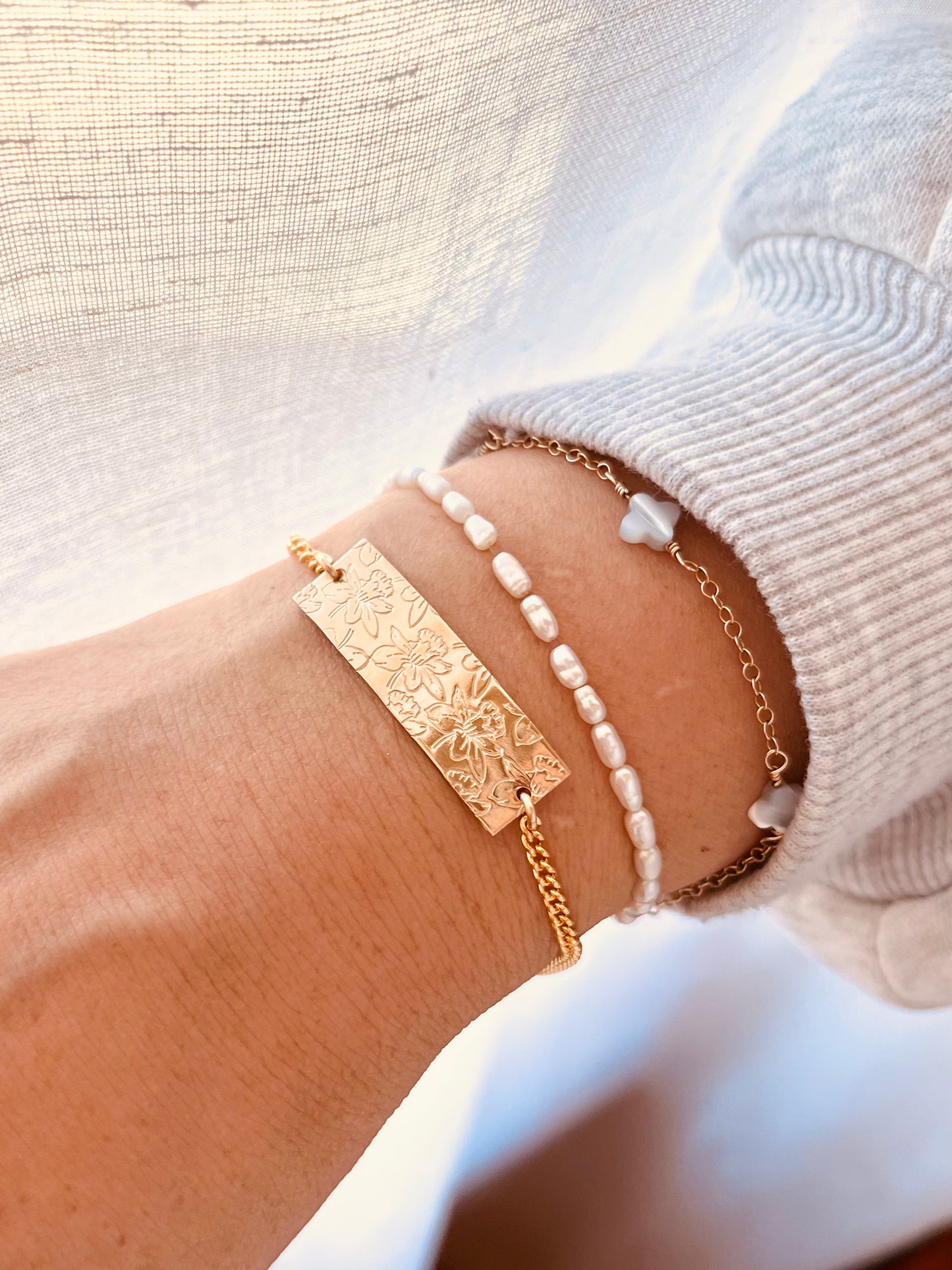 Birth Flower Bar bracelet, Mother's gifts, Birth Flower bracelet, 14K gold Filled Jewelry, Birthday Gift Ideas, Statement Ring, Minimalist Personalized Gifts, Stacking bracelet, Dainty bracelets, Delicate Jewelry, Custom Jewelry, Black Friday Sale, Christmas Gifts, Cyber Monday Sale, Cyber Week Sale Holiday gift guide, Holiday Gift Ideas, Gift For Her, Valentines Day Gift, Minimalist jewelry, Birthday Gifts