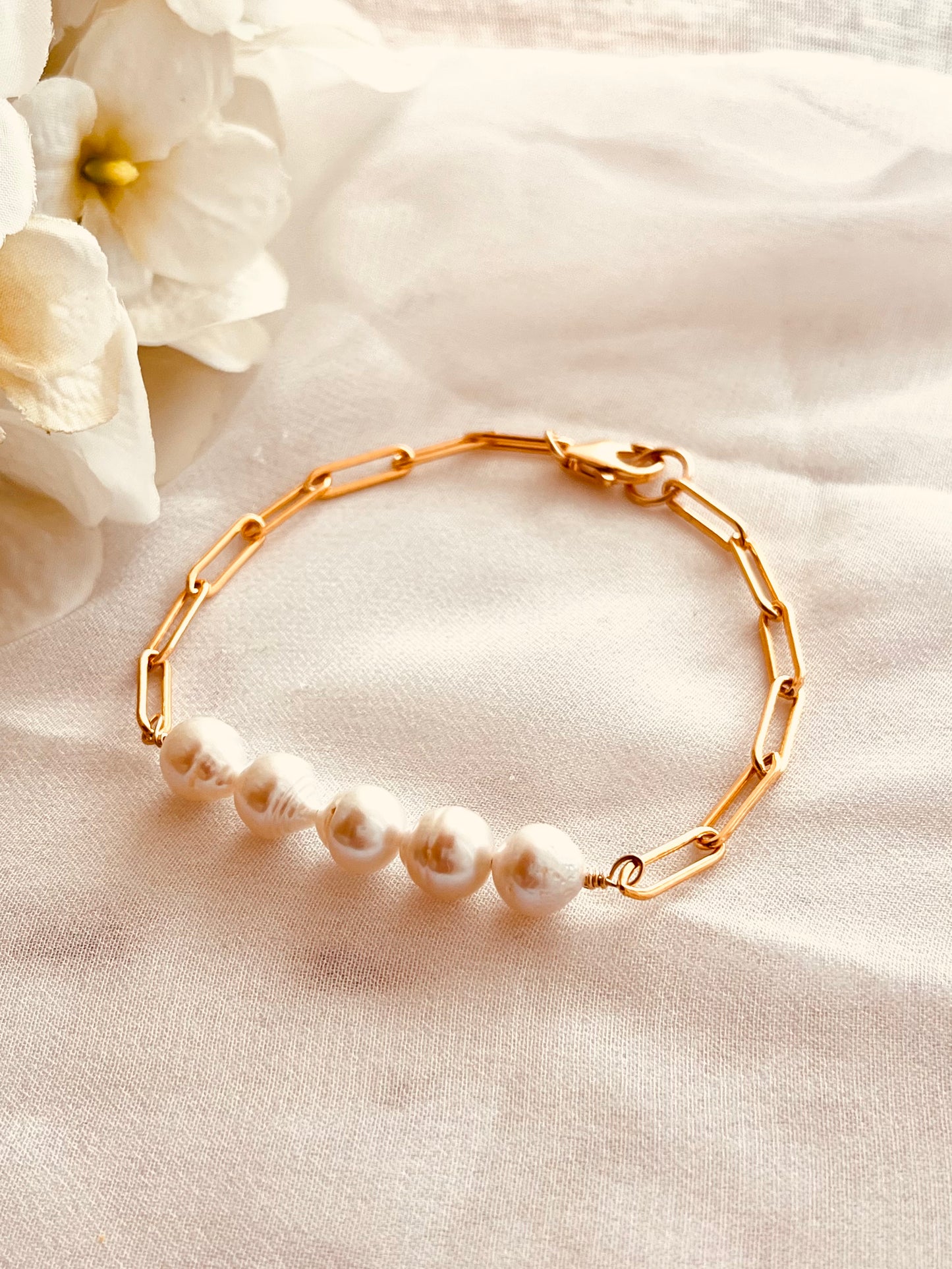 Pearl Paperclip Bracelet, In the Pearl bracelet, Half Pearl Bracelet, 14K Gold Filled Pearl Bracelet, Sterling Silver Pearl Bracelet, Pearl and Paperclip Chain, Minimalist, Wedding Jewelry, mothers Day Gift, Gift For her, Wedding Party Gifts, Bridesmaid Jewelry, Bridal shower gift, Best Friends Jewelry, Friendship Jewelry, Mothers Gift, gift for Mother gifts, Birthday, Christmas Gifts, thanksgiving, holidays, wedding