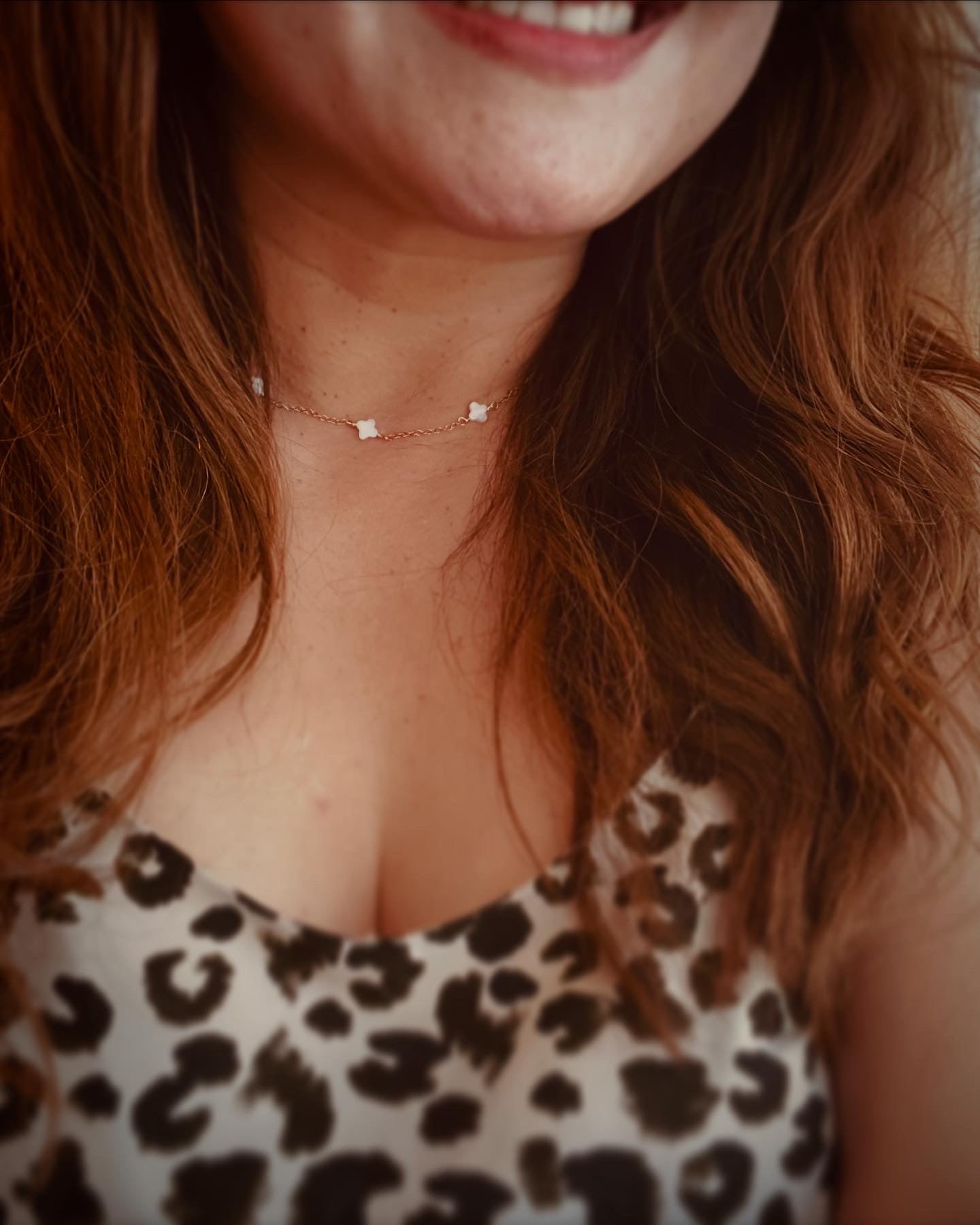 Mother of Pearl Clover Necklace, Mother of Pearl Clover jewelry, minimalist jewelry, gift for Mother, gift for her, birthday present, Christmas present, holiday gift ideas, birthday, Mother of Pearl, Clover jewelry, dainty jewelry