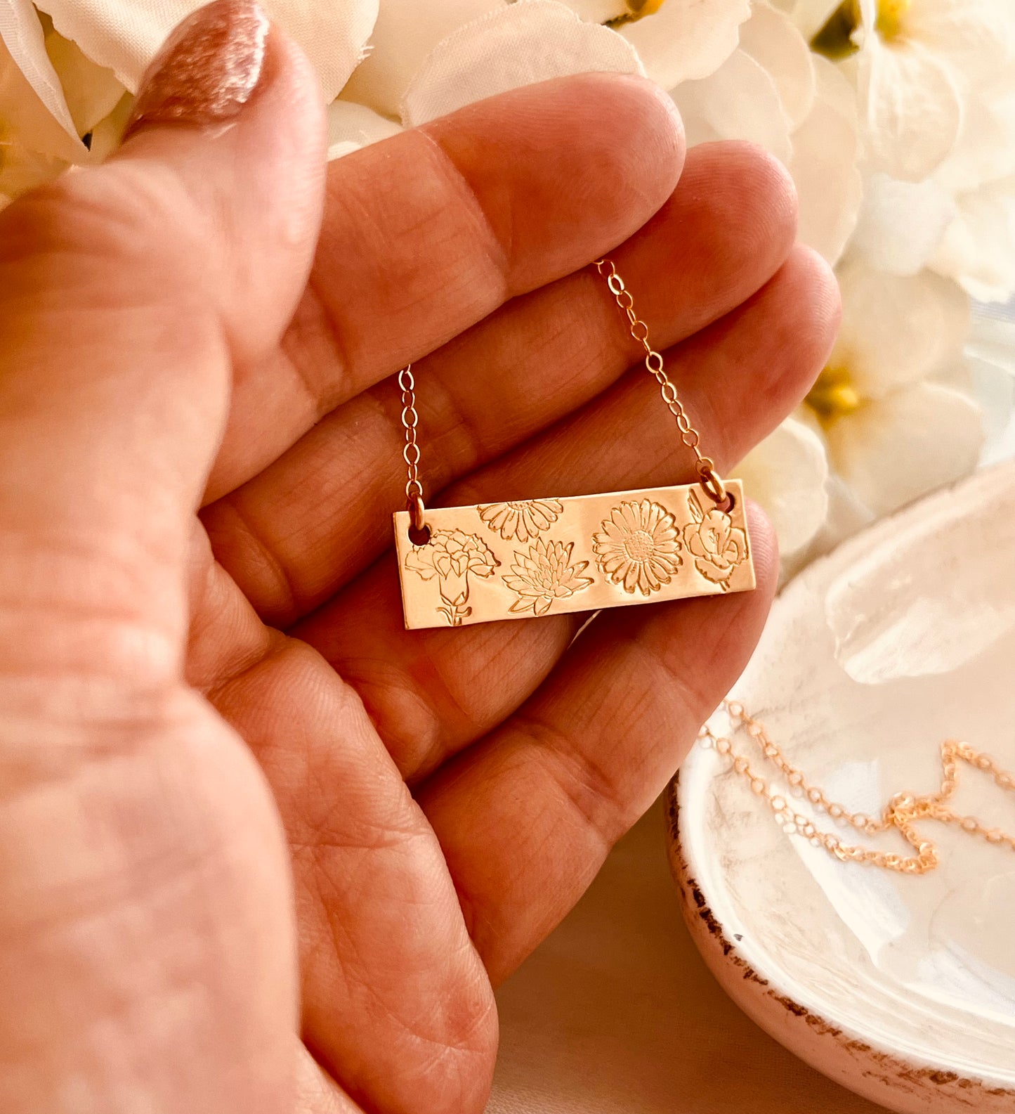 Birth Flower Bar Necklace, Flower Bar necklace, Everyday Wear, Birth Month Necklace, Birthday Gift, Bridal Gifts, New Mom Gift, Gift For Her, 14k gold filled Necklace, Family Flowers Necklace, Mothers Day Gift, Birthday Gifts, Gift For Sister, Gift For mom, Gift for gramma, Minimalist, Hand Stamped Jewelry, Everyday Jewelry, Layering Jewelry, Mother and Daughter, Grandmother's Jewelry,
