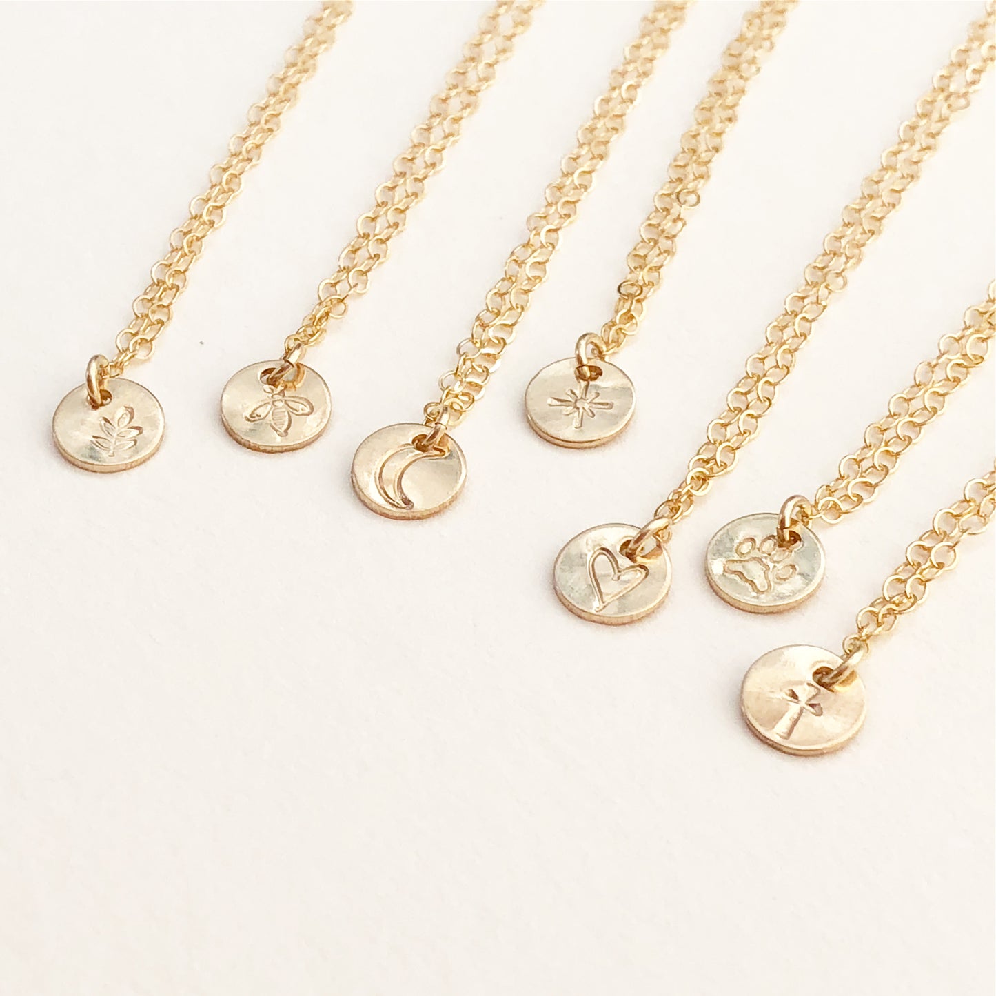 Personalized Jewelry, Personalized Gifts, Coin Necklace, Disc necklace Minimalist Jewelry, Everyday Jewelry, Graduation Gifts, Teachers Gift Ideas, Mia Initial Necklace, Initial Jewelry, Initial Necklace, Gift For her, Custom Initial necklace, Personalized Disc, gift for daughter