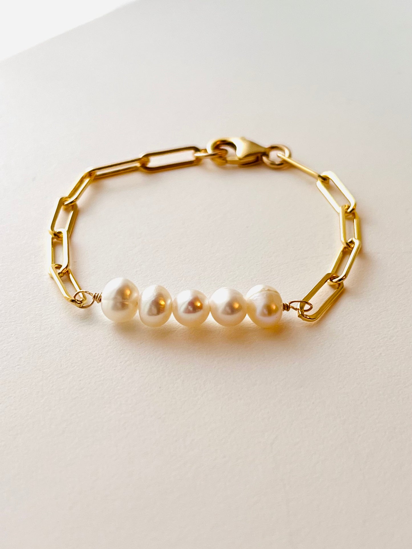 Pearl Paperclip Bracelet, In the Pearl bracelet, Half Pearl Bracelet, 14K Gold Filled Pearl Bracelet, Sterling Silver Pearl Bracelet, Pearl and Paperclip Chain, Minimalist, Wedding Jewelry, mothers Day Gift, Gift For her, Wedding Party Gifts, Bridesmaid Jewelry, Bridal shower gift, Best Friends Jewelry, Friendship Jewelry, Mothers Gift, gift for Mother, Pearl, Birthday, Christmas Gift, thanksgiving gifts, holidays