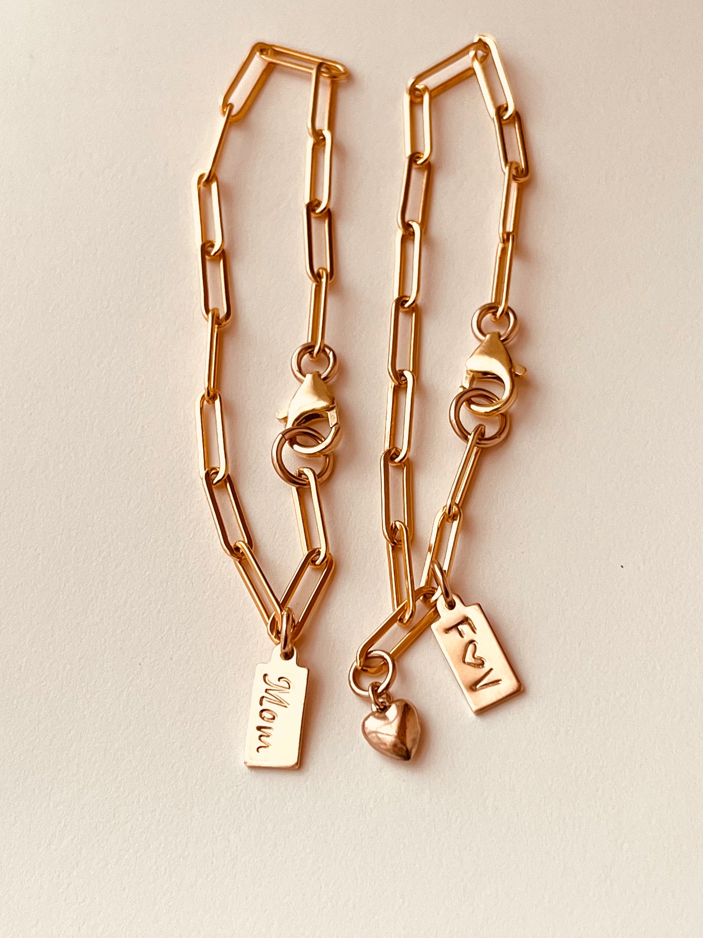 Custom Initial Bracelet, Tag Initial Bracelet, Personalized Tag with Initial, Custom Tag Bracelet, Paperclip Bracelet, Stack Bracelet, Initial Bracelet, Tag Bracelet, Personalized gift, Custom gold Bracelet, Paperclip Bracelet, Stack Bracelet, Christmas Gift, holidays gift, valentines gift, birthday present, gift for her, gift for daughter , gift for mother