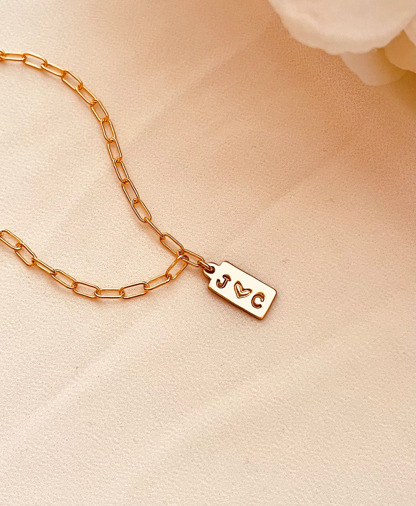 Dainty Gold Love Charm Bracelet – Minimal Everyday Jewelry