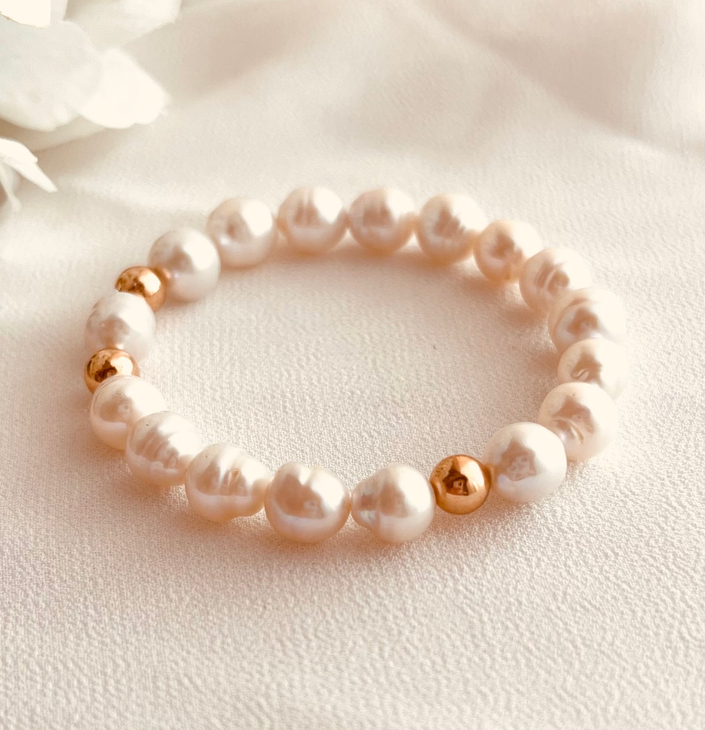 Chunky Pearl Bracelet, Pearl Bracelet, Pearl jewelry, gold bracelet, layered bracelet, layering jewelry, Mother’s gift, Birthday gift, graduation present, grandmother present, grandma gift, gift for wife, gift for mom 