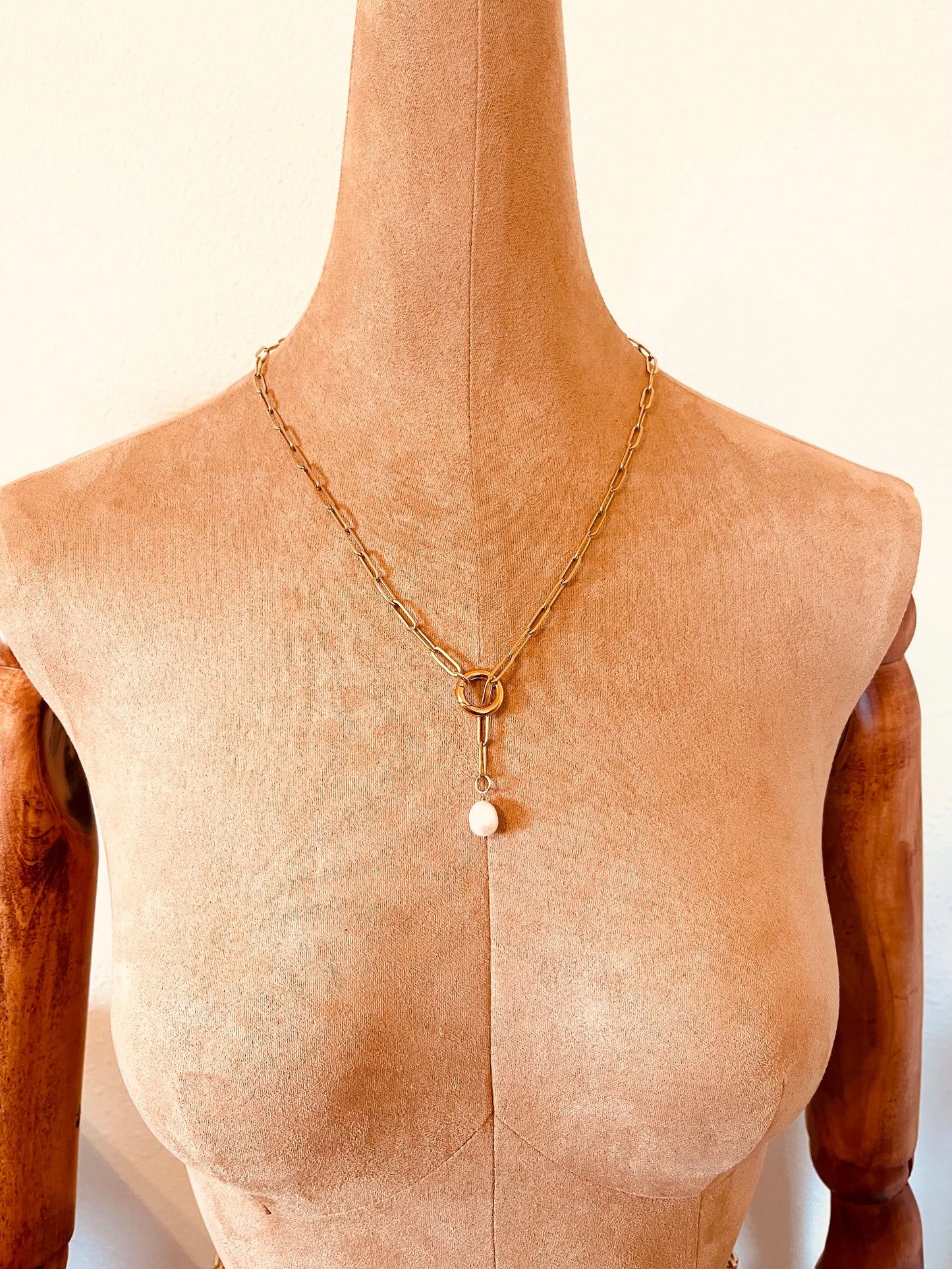Freshwater Pearl Drop Necklace | Minimal Gold Lariat Jewelry