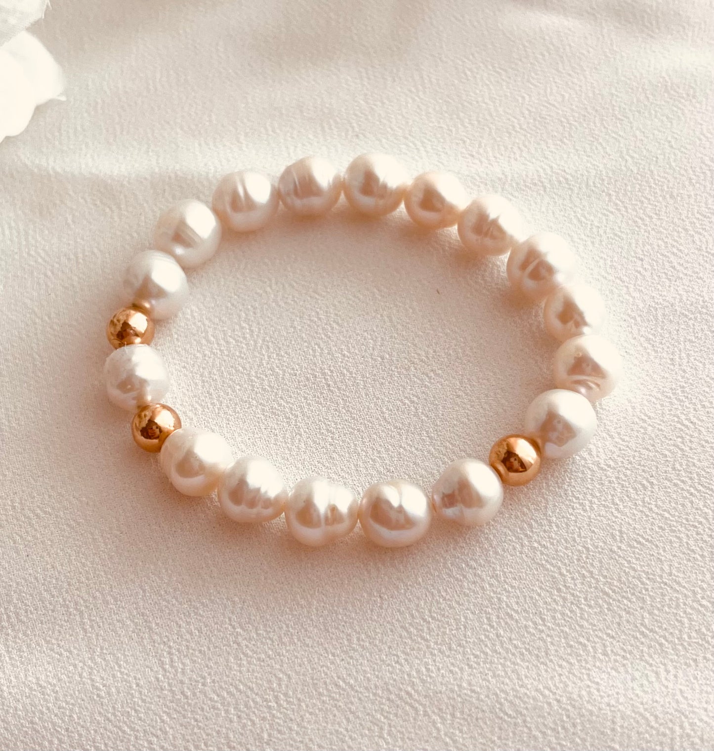 Chunky Pearl Bracelet, Pearl Bracelet, Pearl jewelry, gold bracelet, layered bracelet, layering jewelry, Mother’s gift, Birthday gift, graduation present, grandmother present, grandma gift, gift for wife, gift for mom 