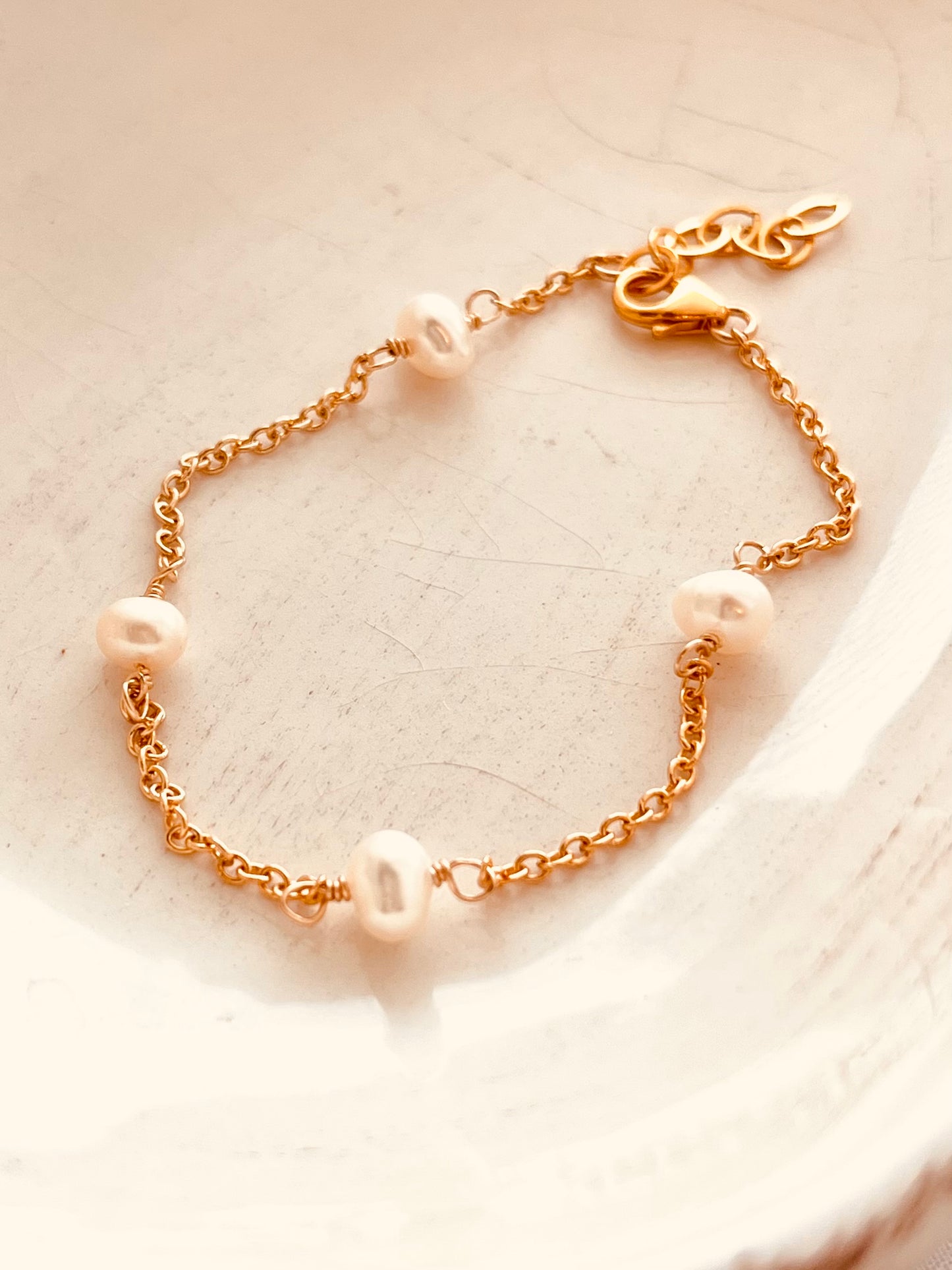 Dainty Pearl Bracelet, Pearl Jewelry, Mother’s Day’s gift, birthday gift, gifts for her, wedding gift, sister gifts, mother’s birthday present, Bridesmaid Gifts, Bridesmaid jewelry 