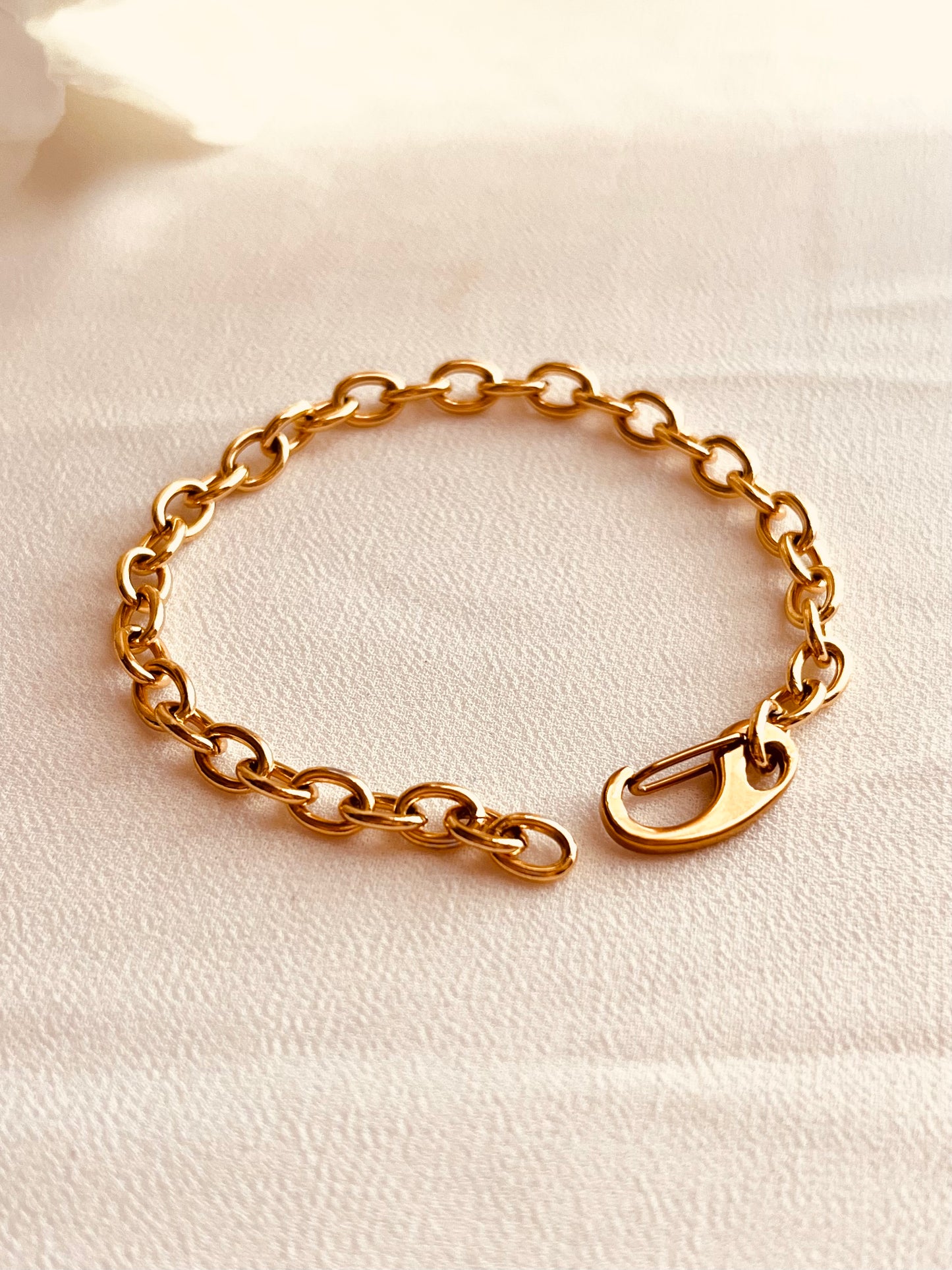 Chic Link Bracelet, 18k gold filled bracelet, gold bracelet, layer bracelet, valentines gift, Mother’s gift, gift for her