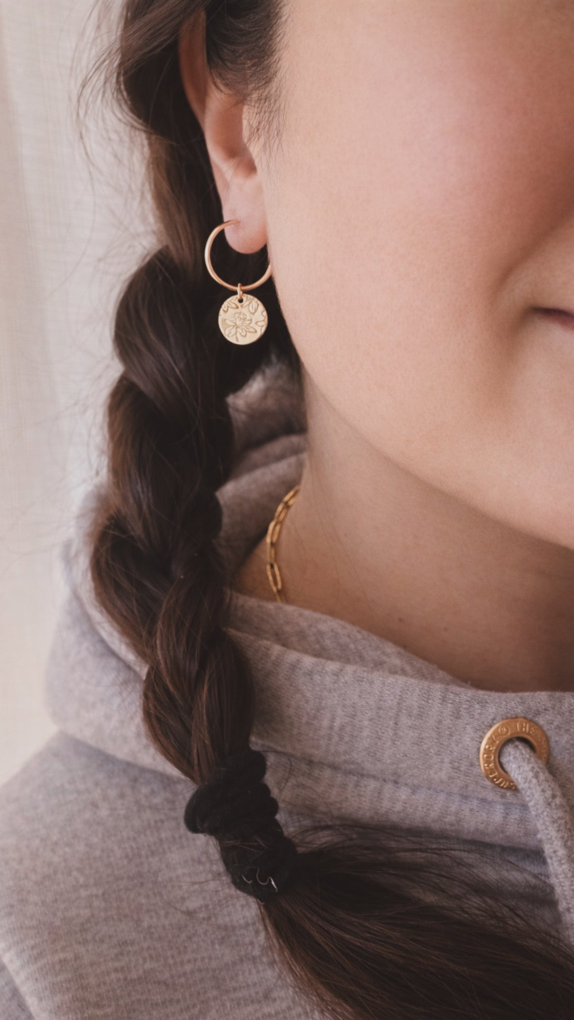 Personalized Birth Flower Hoop Earrings – Dainty Floral Gold Earrings