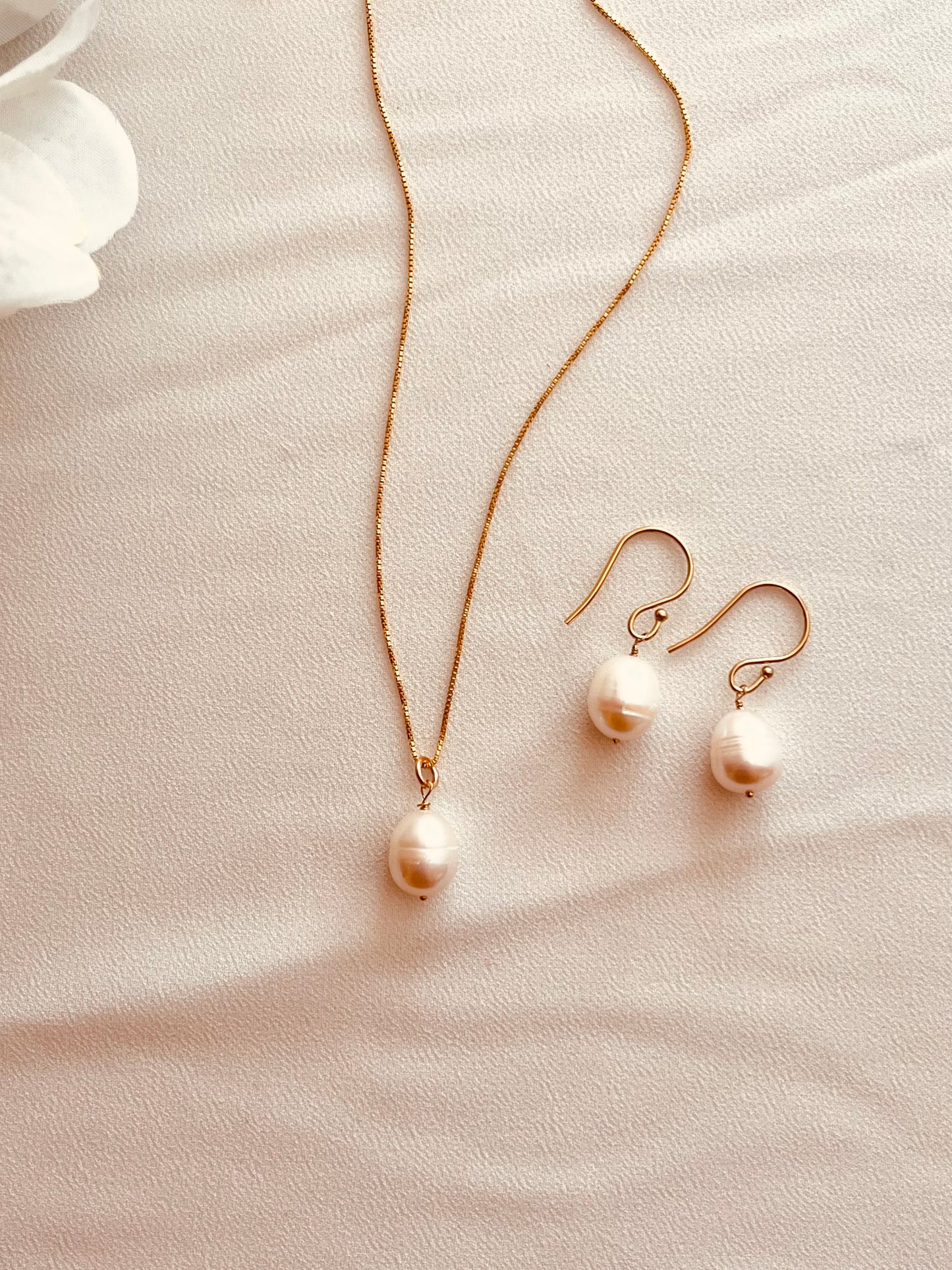 Classic Freshwater Pearl Jewelry Set | 14k Gold Filled Necklace & Earrings