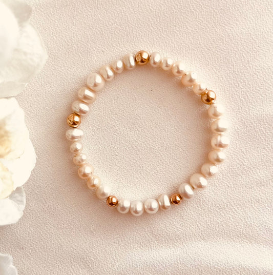 Freshwater Pearl Bracelet , pearl jewelry, Minimalist, Chain Bracelet, Link Bracelet, Everyday Jewelry, Minimalist Jewelry, 
Coco Wagner Design, Gift For Her, Holiday Gift Ideas, Chain Bracelet, Link Bracelet, Stack bracelets, Gold filled bracelets, Gold Chain Bracelet, Chain and Link, Gold chain Bracelet, Wife Gift, Friendship Gifts, Gift For Mom, Birthday Gift, Christmas Gifts, Holiday Gifts, Birthday Gifts, Girlfriend gifts, Birthday Gift, Graduation Gift, Gift For Her, Mothers Day Gift, Valentines Gifts