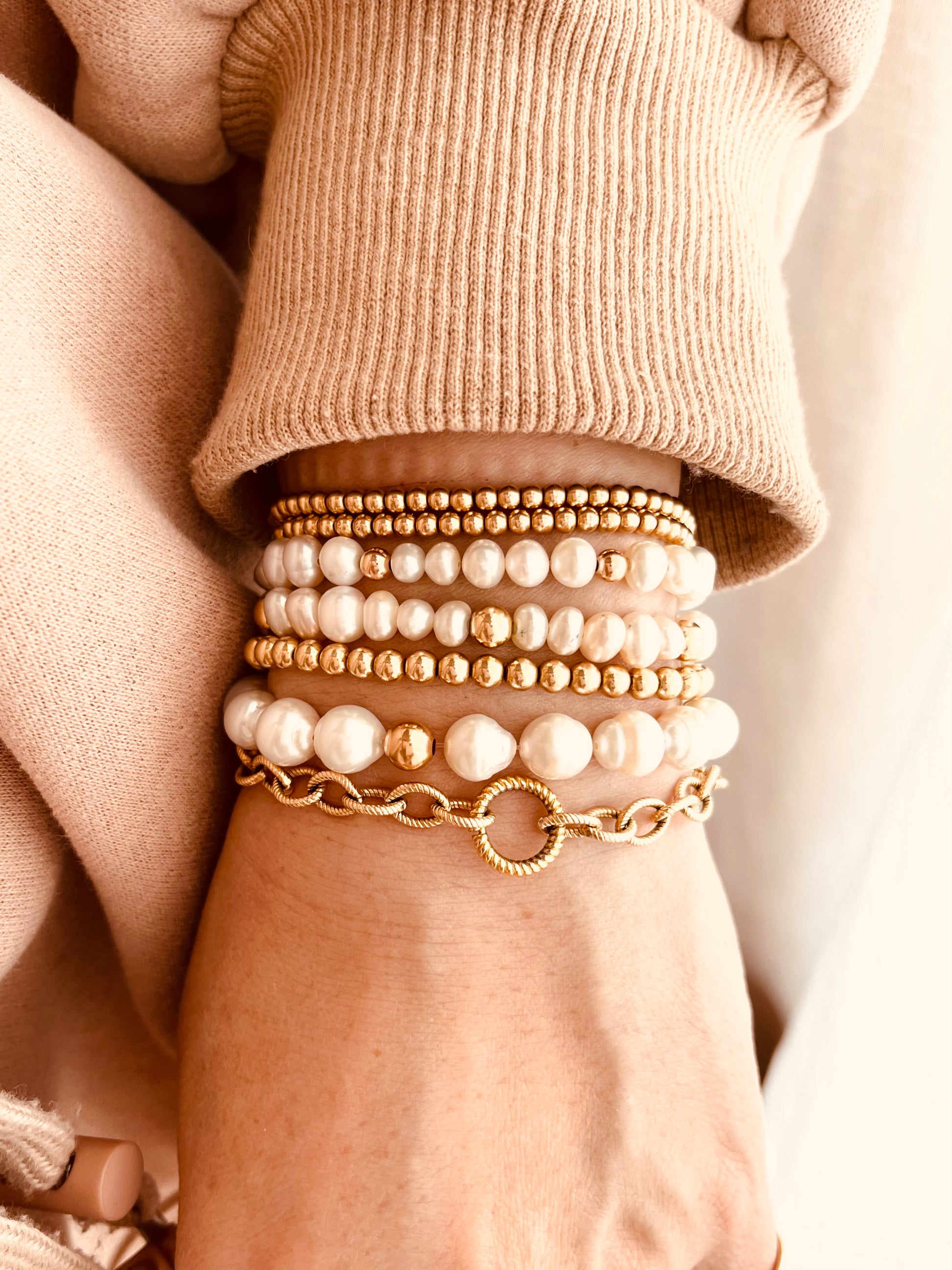 Chunky Pearl Bracelet, Pearl Bracelet, Pearl jewelry, gold bracelet, layered bracelet, layering jewelry, Mother’s gift, Birthday gift, graduation present, grandmother present, grandma gift, gift for wife, gift for mom 