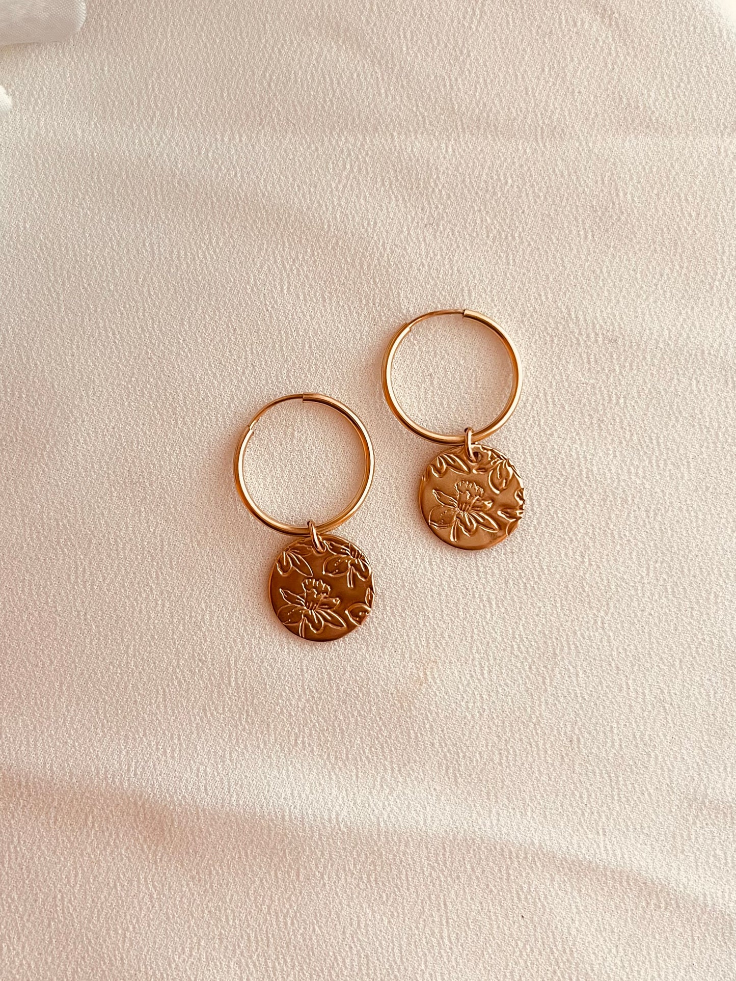 Personalized Birth Flower Hoop Earrings – Dainty Floral Gold Earrings