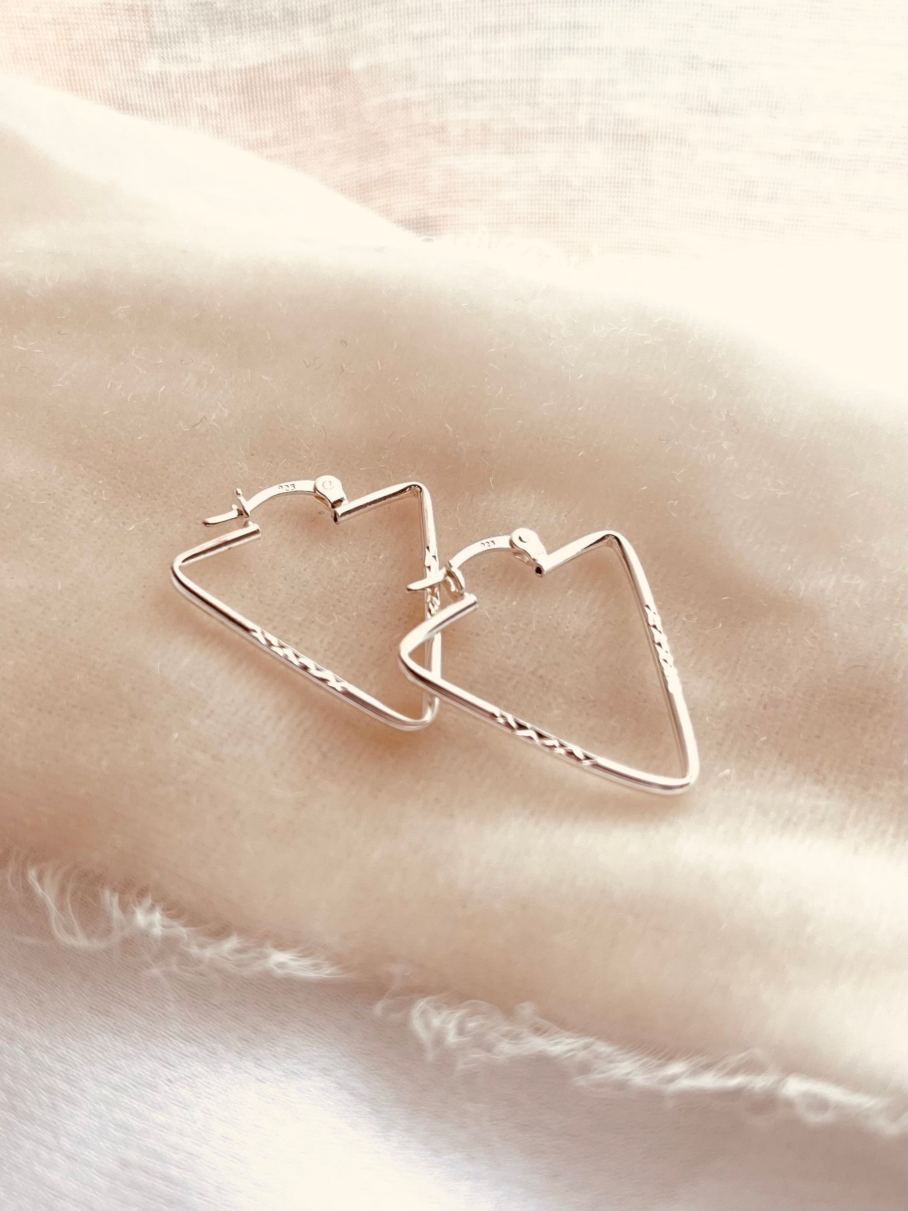 Sterling Silver Triangle Earring, Sterling Silver earrings, Triangle Earring, Modern Jewelry, Geometric Jewelry, Wife Gift, Friendship Gifts, Gift For Mom, Birthday Gift, Christmas Gifts, Holiday Gifts, Birthday Gifts, Girlfriend gifts, Birthday Gift, Graduation Gift, Gift For Her, Mothers Day Gift, Valentines Gifts, Best Friends gifts, Friendship Jewelry, Mothers Gift, Wife Gift Ideas, Gift For Girlfriend, gift for sisters, gift for daughters, grandma gifts, Grandma gifts, grandma Jewelry, grandma gifts, 
