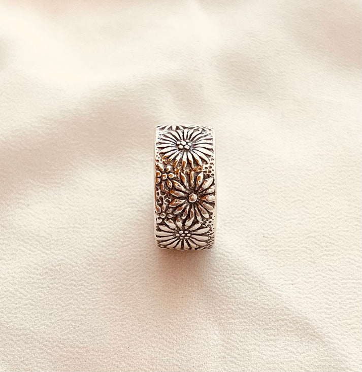 Wildflower Ring, sterling silver ring, sterling silver band, gifts, gift for her, Christmas present, thanksgiving present, birthday gift, April birthday gift, Flower Ring, birth flower ring, minimalist jewelry, everyday jewelry, gift for mother, gift for grandmother 