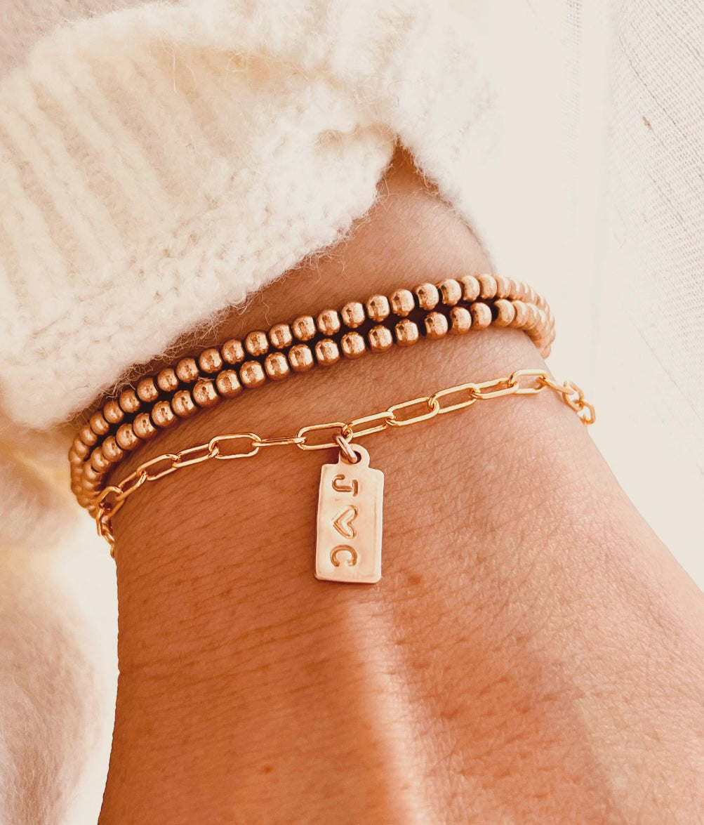 Dainty Gold Love Charm Bracelet – Minimal Everyday Jewelry