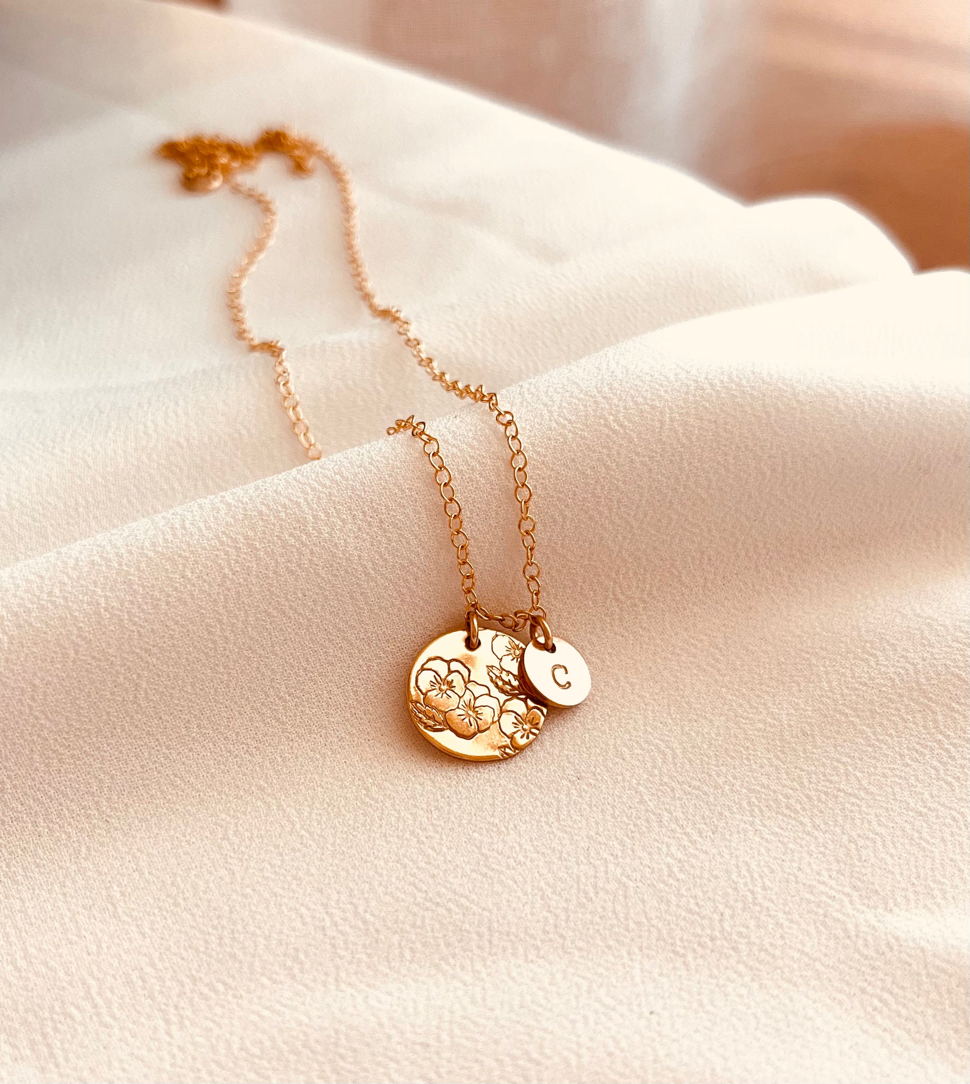 Birth Flower Necklace with Tiny Initial Discs, Birth Flower Jewelry, Custom Jewelry, Personalized Gifts, Everyday Jewelry, Layering Jewelry, Long Necklace
Custom Name, Children Initials Jewelry, Mothers Necklace, 
Perfect Gift for Mom, Family Name Necklace, Christmas Gift Ideas, Mothers Day Gift,  Wife Gift Ideas, Gift For Girlfriend, gift for sisters, gift for daughters, grandma gifts, grandma and grandkids 