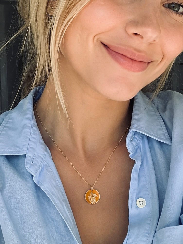 Daisy Flower Necklace – Dainty Floral Bouquet Pendant