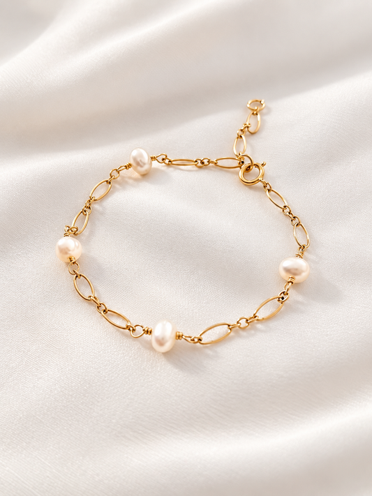 A delicate pearl bracelet made for everyday living. 

Handmade with 14K gold filled chain and genuine freshwater pearls, this bracelet combines tiny open links with naturally unique pearls for an effortless, delicate look.