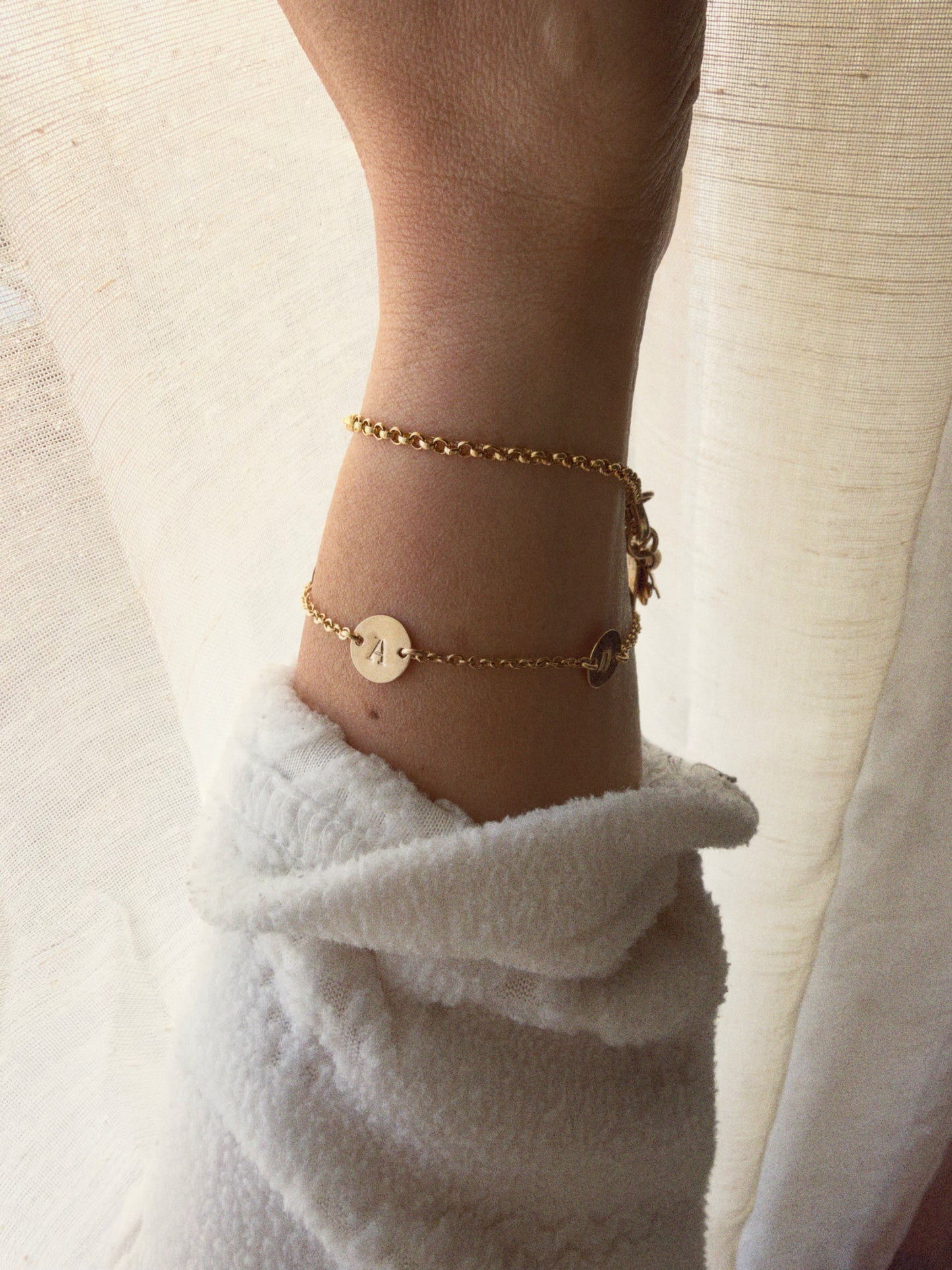 Personalized Family Initial Bracelet – 14K Gold Filled & Sterling Silver | Custom Fit Disc Bracelet for Mom & Grandma