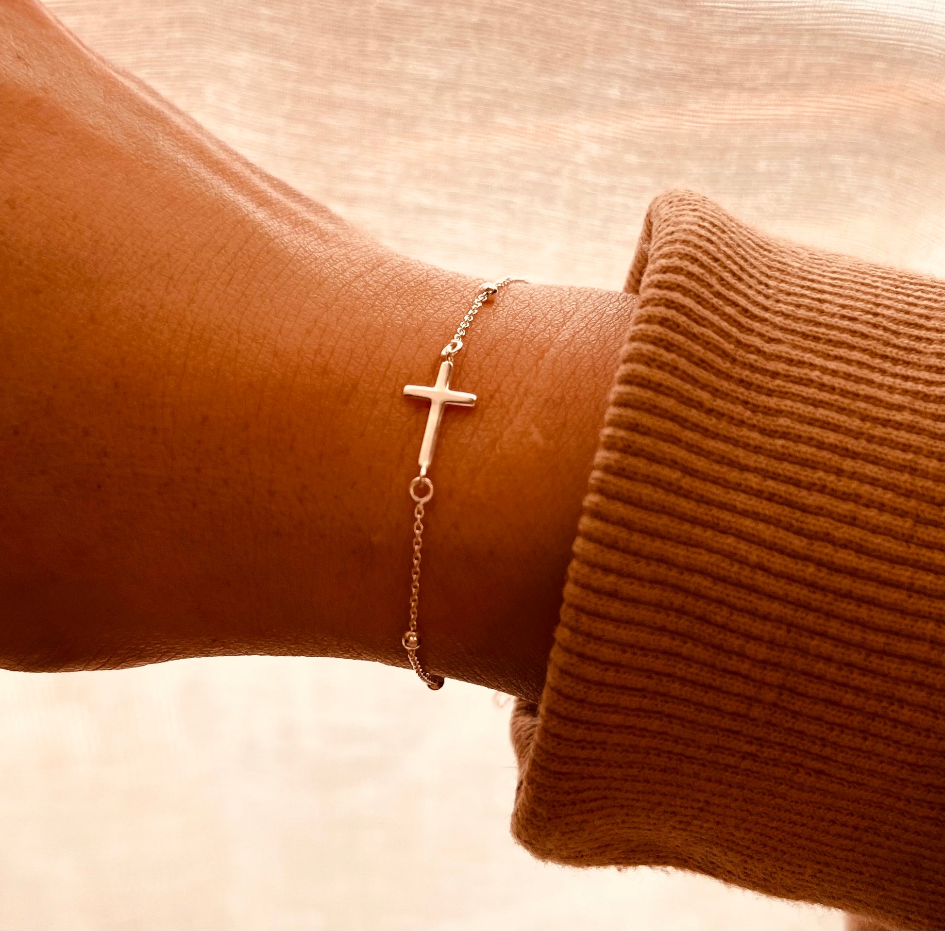 Everyday Cross Bracelet, Minimalist,Religious, faith, Religious Jewelry, Chain Bracelet, Link Bracelet, Everyday Jewelry, Minimalist Jewelry, Gift For Her, Holiday Gift Ideas, Mothers Day Gift, 
Valentines Gift Ideas, Mothers Gift 
Best Friends Jewelry, Friendship Jewelry, Mothers Gift, Wife Gift Ideas