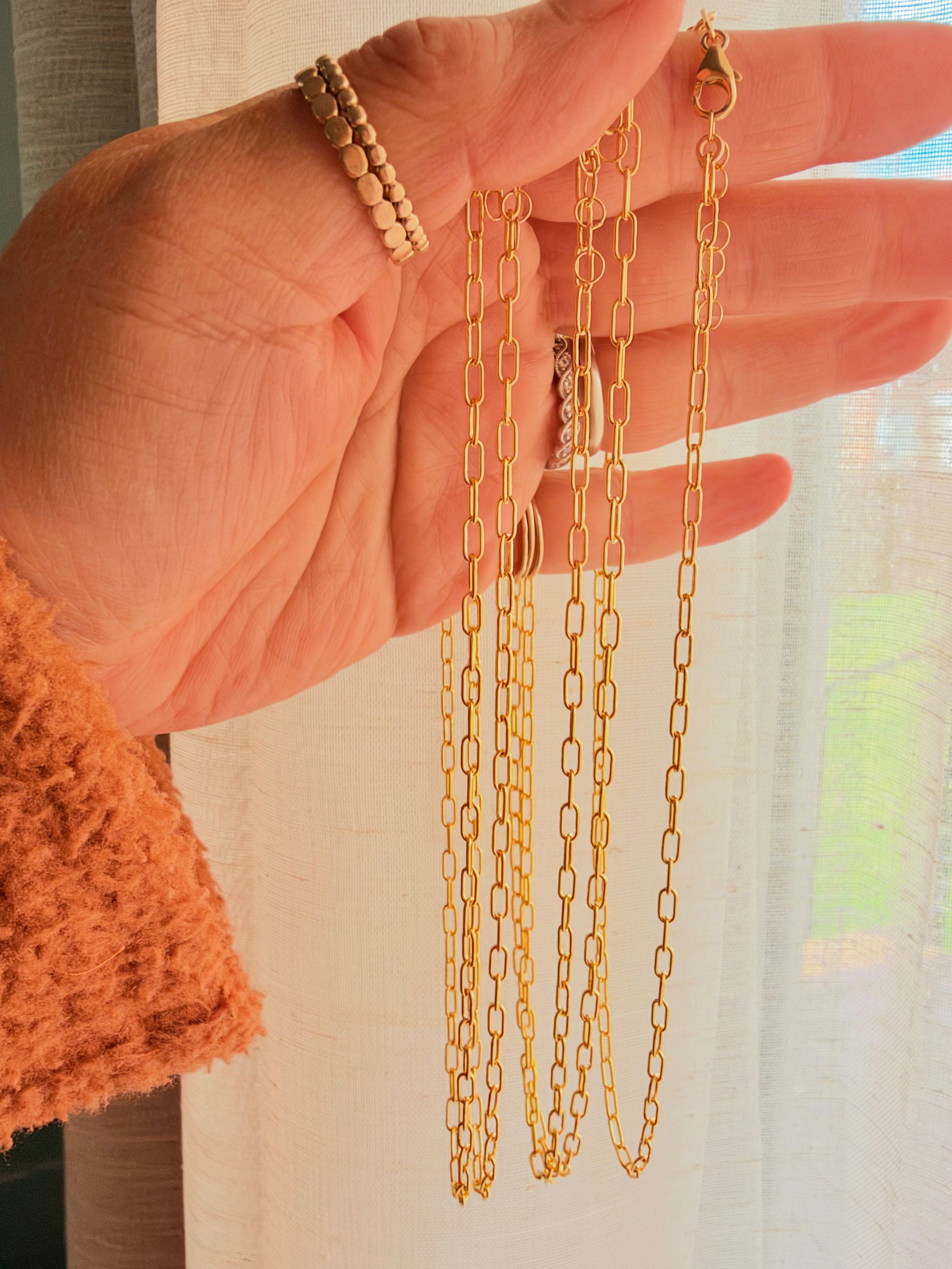 Coco Wagner Design’s 2.5mm Paperclip Chain Necklace is a handcrafted, minimalist link necklace available in 14K Gold Filled and Sterling Silver. Designed for comfortable everyday wear, it is lightweight, water-friendly, and ideal for layering or wearing alone.