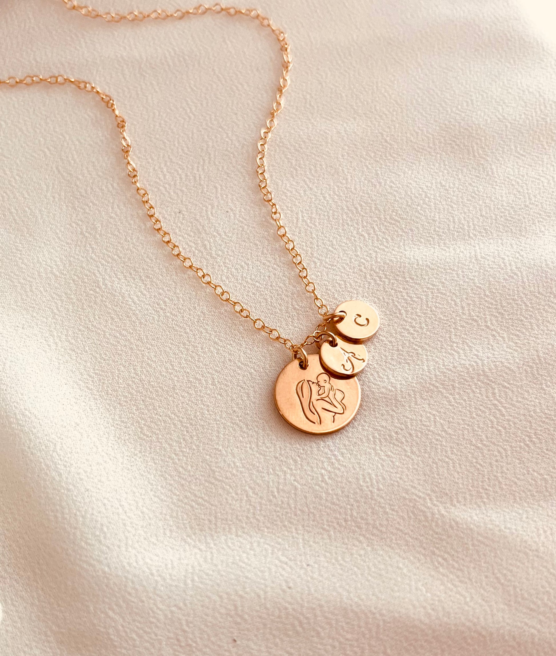 Mother & Baby Necklace – Dainty Mom and Child Love Pendant – Coco Wagner Design