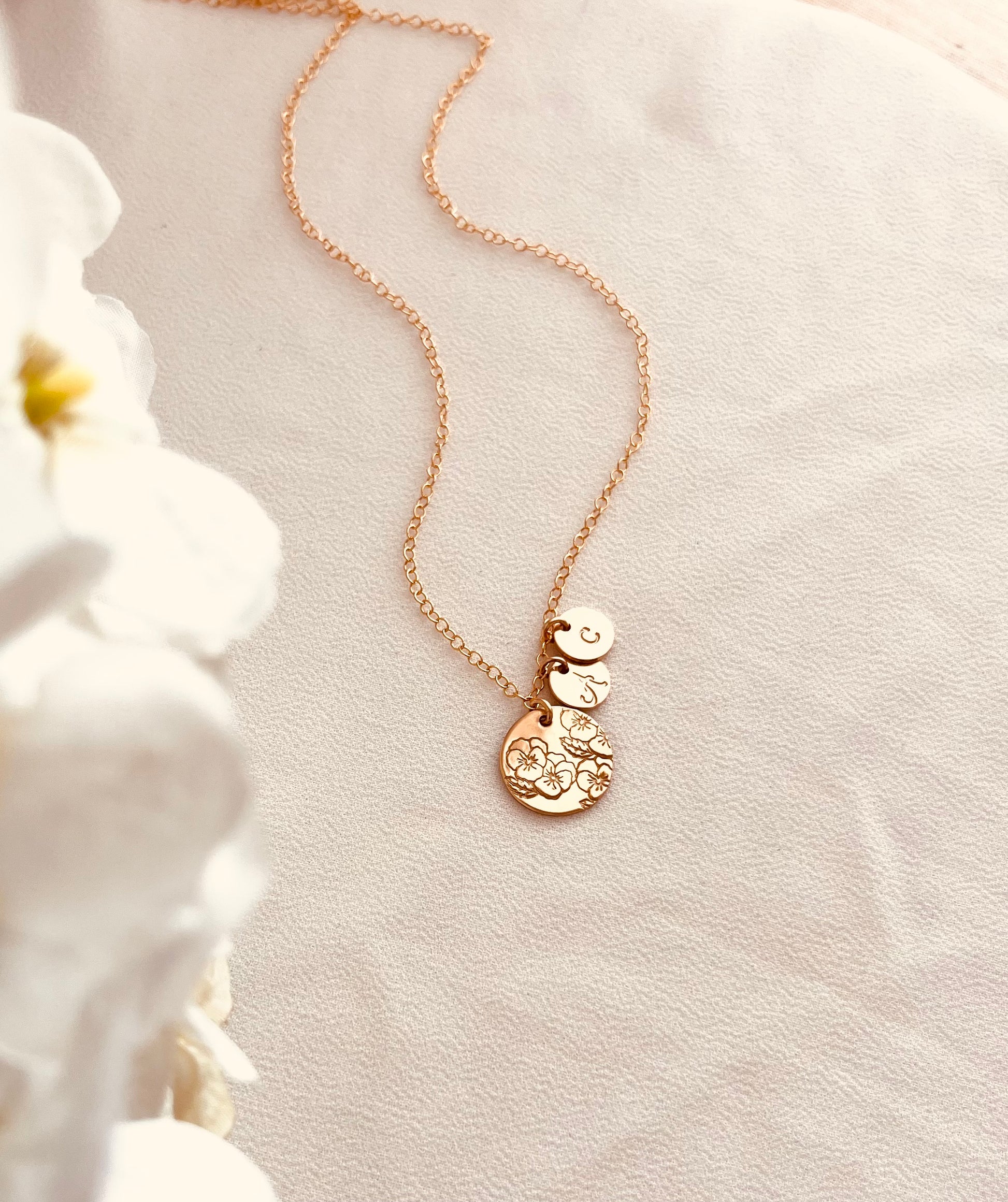 Birth Flower Necklace with Tiny Initial Discs, Birth Flower Jewelry, Custom Jewelry, Personalized Gifts, Everyday Jewelry, Layering Jewelry, Long Necklace
Custom Name, Children Initials Jewelry, Mothers Necklace, 
Perfect Gift for Mom, Family Name Necklace, Christmas Gift Ideas, Mothers Day Gift,  Wife Gift Ideas, Gift For Girlfriend, gift for sisters, gift for daughters, grandma gifts, grandma and grandkids 
