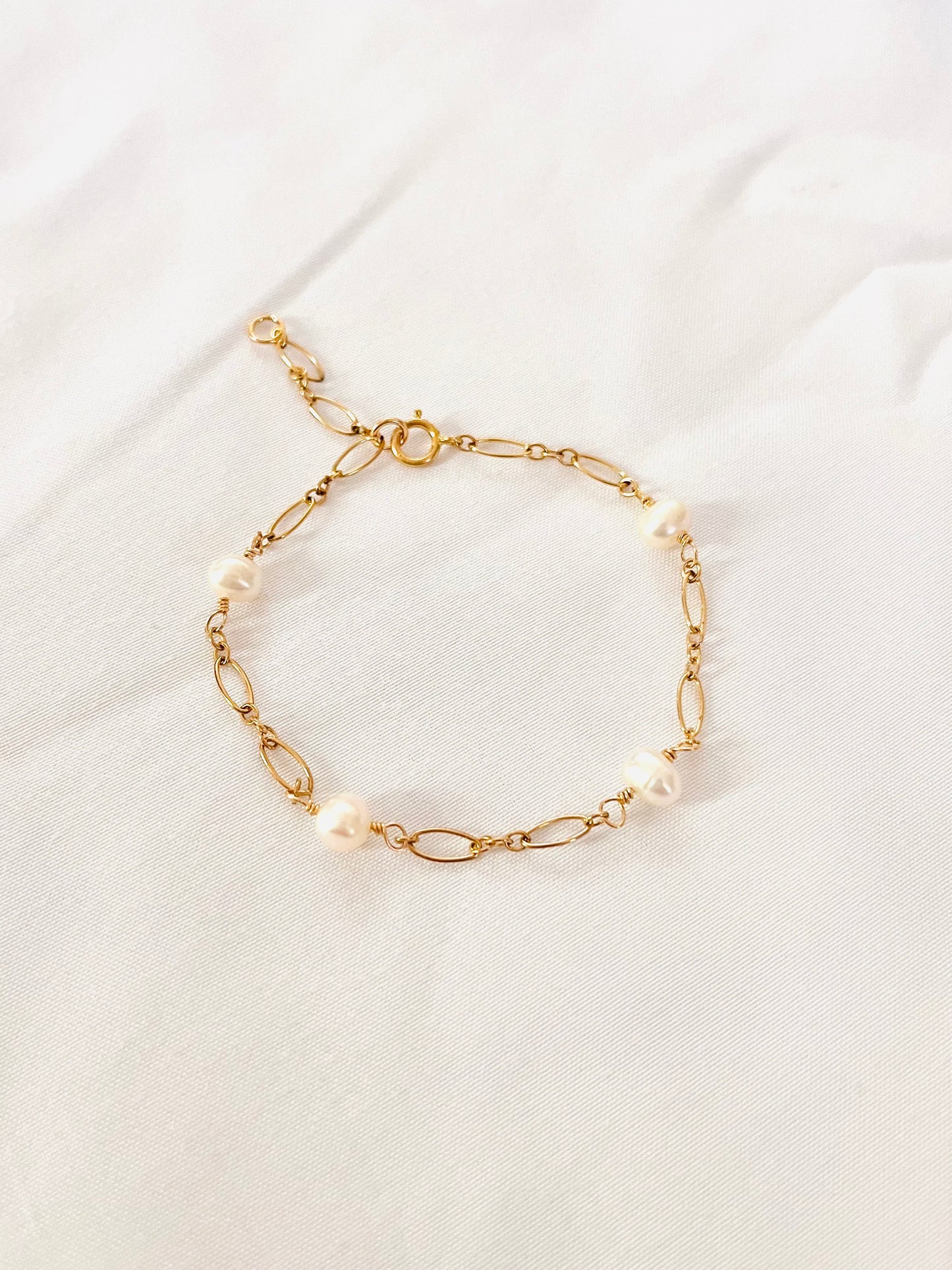Dainty freshwater pearl bracelet with 14K gold filled open link chain