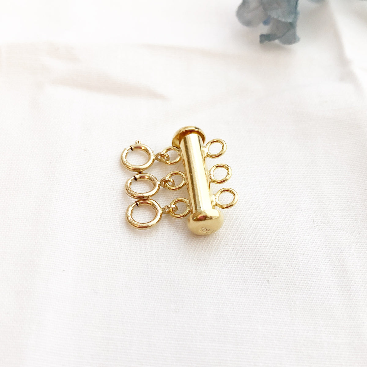 clasp1.jpg?v=1575438886&width=1920