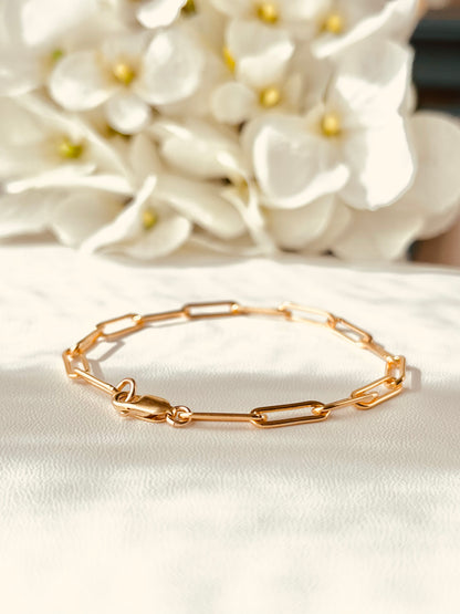 Chunky Paperclip Bracelet, 14K Gold Filled Chain Link Bracelet, Simple and Dainty Jewelry, Everyday Bracelet, Mothers Gift, Gift For Her , Office Outfit, Delicate Jewelry, Mothers Gift, Coco Wagner Jewelry, Gift For Her, Gift Ideas, Birthday Gift, Anniversary Gift, Christmas Gift Ideas, Minimalist Jewelry, Everyday Jewelry,