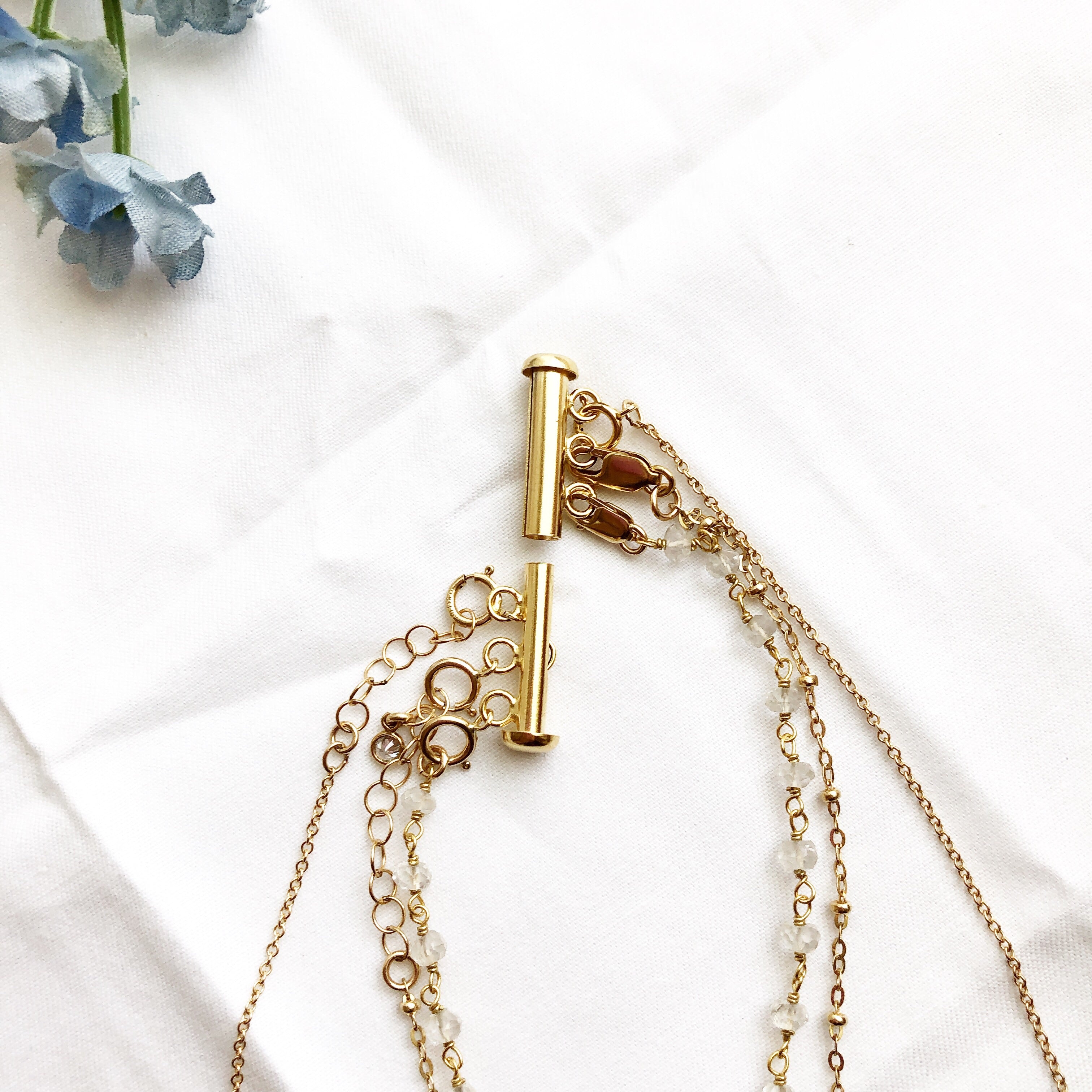 Layered Necklace Detangler Gold / 4 Row Clasp